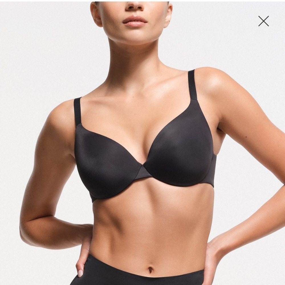 NWT SKIMS SMOOTHING INTIMATES FULL COVERAGE BRA
LIGHTLY LINED SIZE Multiple ONYX